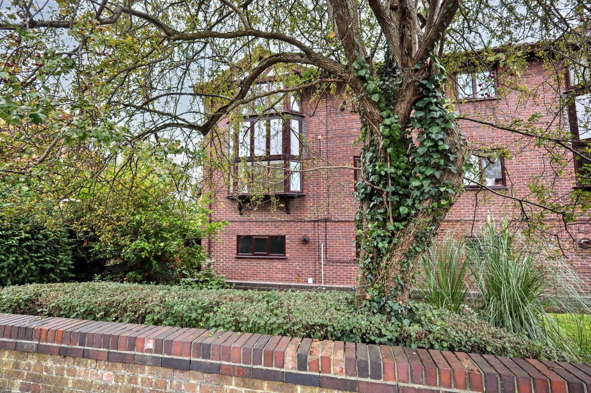 Cheadle Road, Cheadle Hulme, SK8 5DP